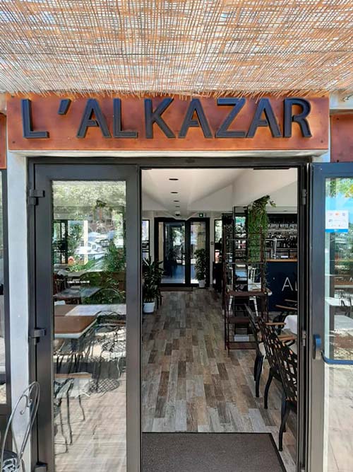 Entrée du restaurant l'Alkazar